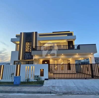 Luxurious 1-Kanal Designer House for Rent