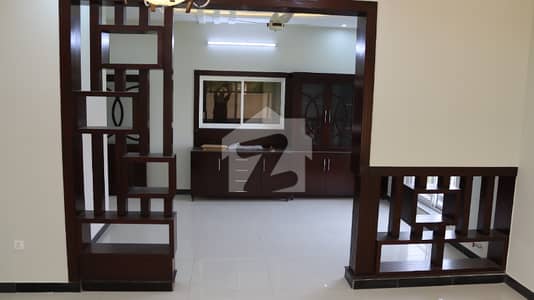 F-7 Old House For Sale Size 500 Sq. Yard