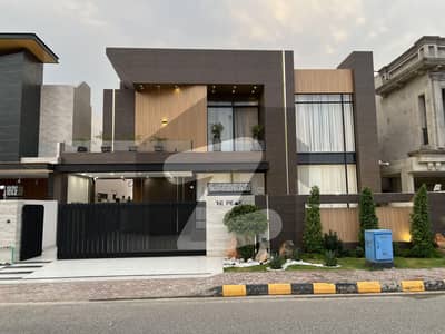 رائل آرچرڈ ملتان پبلک سکول روڈ,ملتان میں 6 کمروں کا 1 کنال مکان 7.49 کروڑ میں برائے فروخت۔