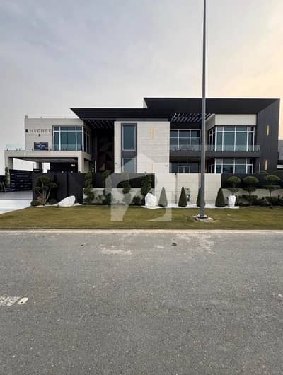 Modern design 4-kanal (2 Kanal bungalow 2 Kanal lawn), 9-bed, Basement, Swimming Pool, Theatre, Furnished