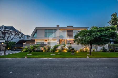 SYED BROTHERS PROUDLY OFFERS: 2-Kanal Elegant And Full Furnished & Basement Bungalow Near To Raya and Main Park Is Available In The Best Block Of DHA Lahore.