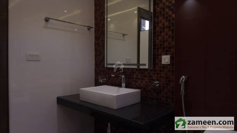 ای ایم ای سوسائٹی لاہور میں 5 کمروں کا 1 کنال مکان 5.65 کروڑ میں برائے فروخت۔