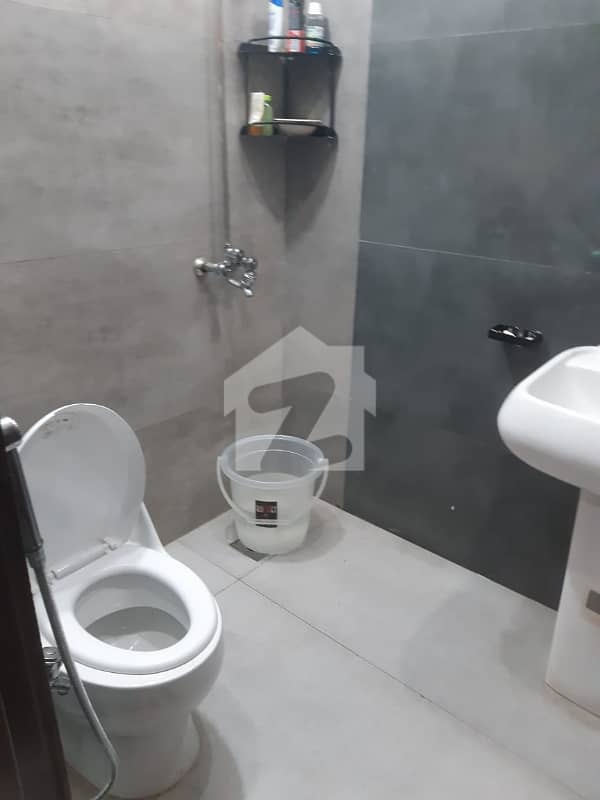 32 32