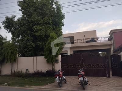 ڈی ایچ اے فیز 2 ڈیفنس (ڈی ایچ اے),لاہور میں 5 کمروں کا 2 کنال مکان 13.0 کروڑ میں برائے فروخت۔ ڈی ایچ اے فیز 2 ڈیفنس (ڈی ایچ اے),لاہور میں 5 کمروں کا 2 کنال مکان 13.0 کروڑ میں برائے فروخت۔