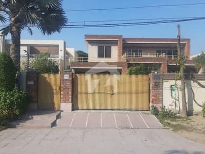 ڈی ایچ اے فیز 3 - بلاک ڈبلیو فیز 3,ڈیفنس (ڈی ایچ اے),لاہور میں 5 کمروں کا 2 کنال مکان 13.25 کروڑ میں برائے فروخت۔