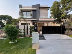 10 Marla Luxury House Ultra Modern Design Prime Location For Sale