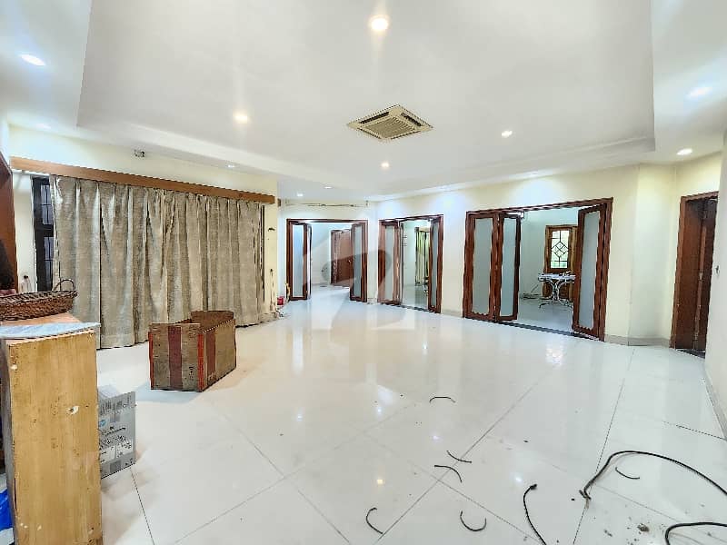 1 Kanal Office Available For Rent 1 Kanal Office Available For Rent
