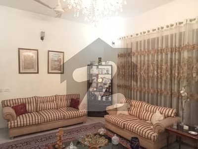 اَپر مال لاہور میں 4 کمروں کا 1 کنال مکان 7.75 کروڑ میں برائے فروخت۔