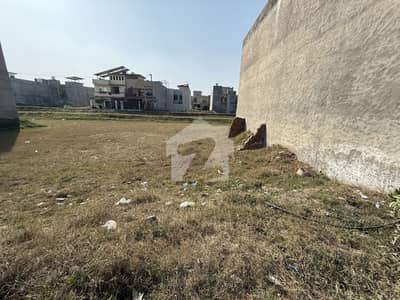 8 Marla Plot For Sale For Investors
