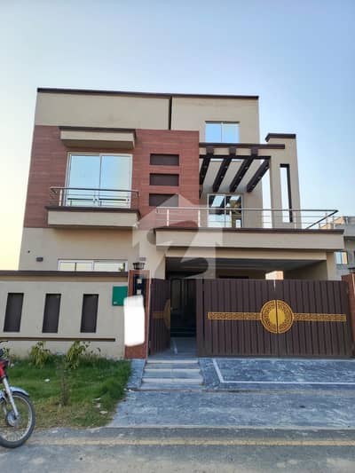 بحریہ آرچرڈ فیز 2 بحریہ آرچرڈ,لاہور میں 5 کمروں کا 8 مرلہ مکان 2.35 کروڑ میں برائے فروخت۔