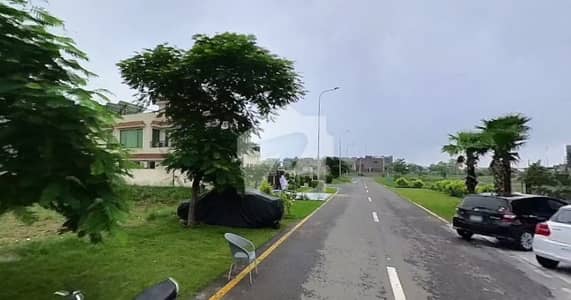 ڈی ایچ اے فیز 6 - بلاک کے فیز 6,ڈیفنس (ڈی ایچ اے),لاہور میں 1 کنال رہائشی پلاٹ 7.7 کروڑ میں برائے فروخت۔