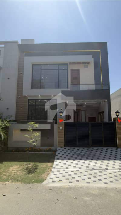 واپڈا سٹی فیصل آباد میں 4 کمروں کا 5 مرلہ مکان 2.45 کروڑ میں برائے فروخت۔