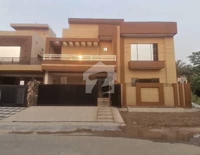 نشیمنِ اقبال فیز 2 نشیمنِ اقبال,لاہور میں 5 کمروں کا 10 مرلہ مکان 4.15 کروڑ میں برائے فروخت۔