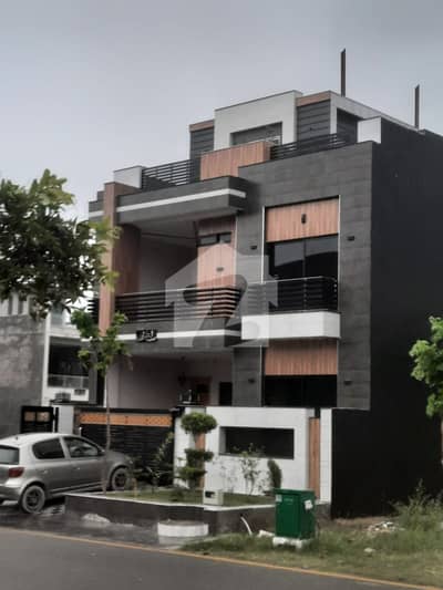 فیصل ٹاؤن - ایف ۔ 18 اسلام آباد میں 7 کمروں کا 8 مرلہ مکان 1.2 لاکھ میں کرایہ پر دستیاب ہے۔