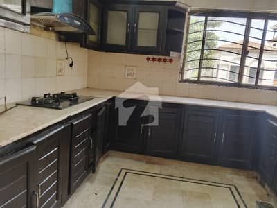 10 Marla Upar Portion Available For Rent