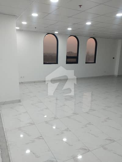 گلبرگ لاہور میں 4 مرلہ دفتر 1.1 لاکھ میں کرایہ پر دستیاب ہے۔