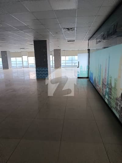 گلبرگ لاہور میں 11 مرلہ Studio دفتر 2.5 لاکھ میں کرایہ پر دستیاب ہے۔