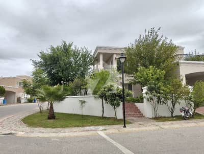 A Beautifully Maintained, Spacious 1 Kanal Corner Home Ideal For Large Families, Emaar Prados DHA 5 Islamabad