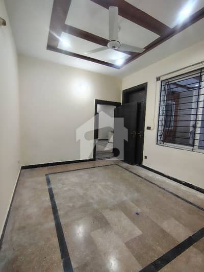 GREEN AVE HOUSE NEW HOUSE 2 BED UPPER PORTION SMALL FAMILY FEMALE 41000