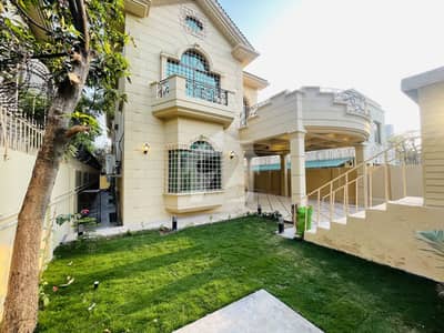 A Luxury Renovated Triple Storey House For Rent