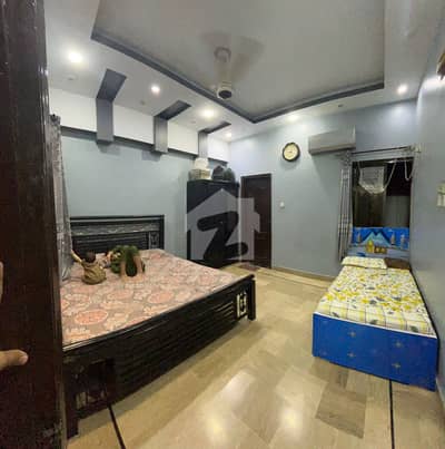 Well Maintained 200 Yards G+2 (9 Bed Dd) Proper Two-Unit Bungalow In Boundary Walled Society In Block 5 Gulistan E Jauhar Near Main University Road