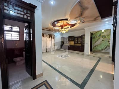 ڈی ۔ 17 اسلام آباد میں 7 کمروں کا 1 کنال مکان 7.5 کروڑ میں برائے فروخت۔
