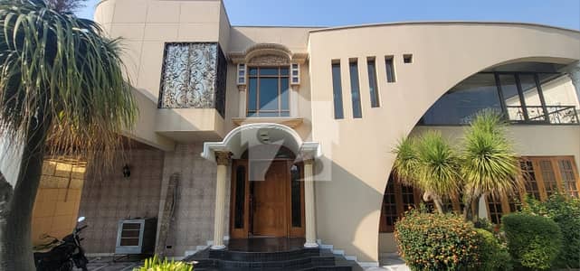 Well Maintained 2 Kanal Bungalow Available For Sale. Ideal Location New Muslim Town Good Rental Value