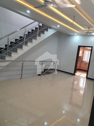 8 Marla Brand New House For Rent