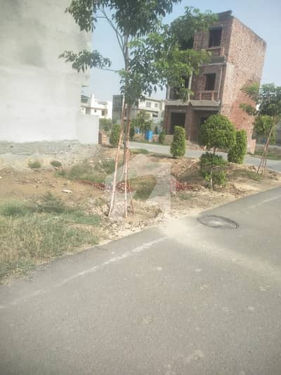 یونین گرین کالج روڈ,لاہور میں 3 مرلہ رہائشی پلاٹ 54.0 لاکھ میں برائے فروخت۔