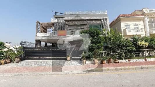 بحریہ ٹاؤن فیز 8 بحریہ ٹاؤن راولپنڈی,راولپنڈی میں 8 کمروں کا 1 کنال مکان 7.5 کروڑ میں برائے فروخت۔ بحریہ ٹاؤن فیز 8 بحریہ ٹاؤن راولپنڈی,راولپنڈی میں 8 کمروں کا 1 کنال مکان 7.5 کروڑ میں برائے فروخت۔