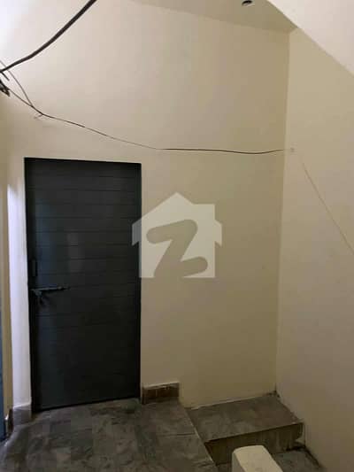 A SEPERATE ROOM IS AVAILABLE FOR RENT ONLY FOR MALES