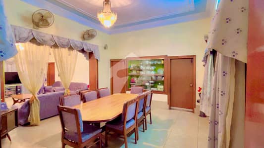 چوک کمہاراں والا ملتان میں 4 کنال مکان 36.0 کروڑ میں برائے فروخت۔