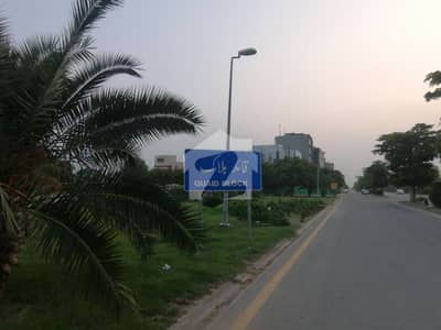 بحریہ ٹاؤن قائد بلاک بحریہ ٹاؤن سیکٹر ای,بحریہ ٹاؤن,لاہور میں 5 مرلہ کمرشل پلاٹ 5.5 کروڑ میں برائے فروخت۔