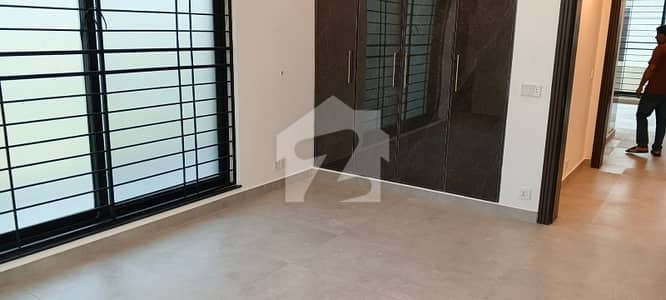 DHA PHASE 4 KANAL BRAND NEW UPPER PORTION WITH SEPATGATE