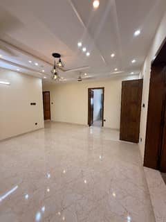 10 MARLA BRAND NEW 1ST FLOOR AVAILABLE FOR RENT