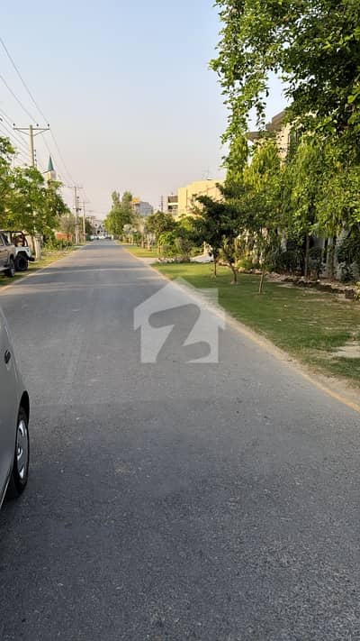 سینٹرل پارک ہاؤسنگ سکیم لاہور میں 1 کنال رہائشی پلاٹ 2.15 کروڑ میں برائے فروخت۔ سینٹرل پارک ہاؤسنگ سکیم لاہور میں 1 کنال رہائشی پلاٹ 2.15 کروڑ میں برائے فروخت۔