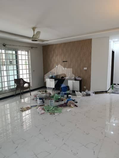 10 Marla House Available For Rent With Gas Near Park Musjid Or Commercial