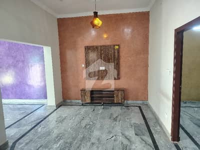 کوری روڈ اسلام آباد میں 4 کمروں کا 5 مرلہ مکان 1.0 لاکھ میں کرایہ پر دستیاب ہے۔