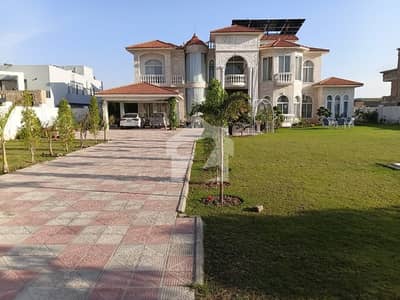 گلبرگ اسلام آباد میں 7 کمروں کا 4 کنال فارم ہاؤس 32.0 کروڑ میں برائے فروخت۔