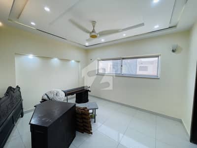 ڈی ایچ اے فیز 6 - بلاک جے فیز 6,ڈیفنس (ڈی ایچ اے),لاہور میں 4 کمروں کا 8 مرلہ مکان 1.8 لاکھ میں کرایہ پر دستیاب ہے۔