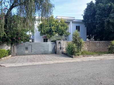 ایف ۔ 8/1 ایف ۔ 8,اسلام آباد میں 6 کمروں کا 1 کنال مکان 27.5 کروڑ میں برائے فروخت۔