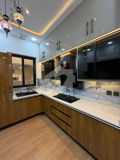 10 Marla Designer House Available For Sale