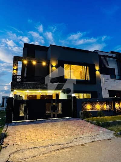 10 Marla Luxury House Available For Sale