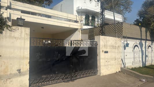 شامی روڈ کینٹ,لاہور میں 4 کمروں کا 8 مرلہ مکان 4.0 کروڑ میں برائے فروخت۔ شامی روڈ کینٹ,لاہور میں 4 کمروں کا 8 مرلہ مکان 4.0 کروڑ میں برائے فروخت۔