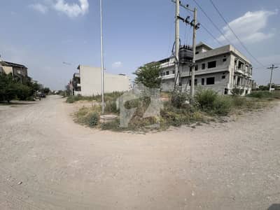 Corner Plot For Sale In C17