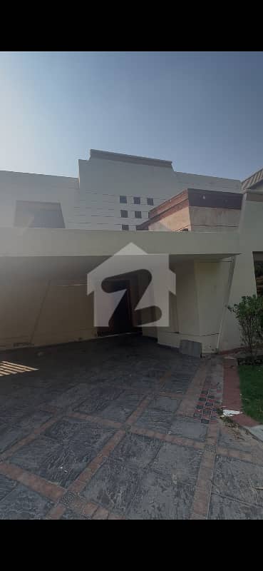 ڈی ایچ اے فیز 4 ڈیفنس (ڈی ایچ اے),لاہور میں 5 کمروں کا 1 کنال مکان 2.8 لاکھ میں کرایہ پر دستیاب ہے۔