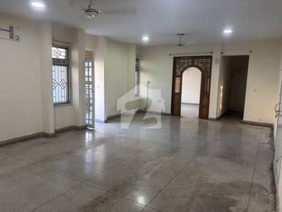 عسکری 4 راولپنڈی میں 3 کمروں کا 10 مرلہ فلیٹ 3.35 کروڑ میں برائے فروخت۔ عسکری 4 راولپنڈی میں 3 کمروں کا 10 مرلہ فلیٹ 3.35 کروڑ میں برائے فروخت۔