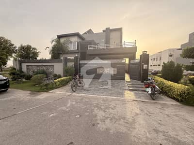 لیک سٹی ۔ سیکٹر ایم ۔ 2 لیک سٹی,رائیونڈ روڈ,لاہور میں 6 کمروں کا 1 کنال مکان 9.5 کروڑ میں برائے فروخت۔