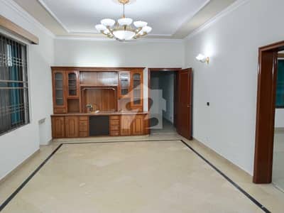 1 Kanal Upper Portion With Separate Gate And Drawing Room Available For Rent Near Y Block Commercial Market Phase 3 DHA Lahore