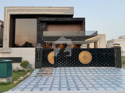 ڈی ایچ اے فیز 6 ڈیفنس (ڈی ایچ اے),لاہور میں 7 کمروں کا 1 کنال مکان 14.0 کروڑ میں برائے فروخت۔ ڈی ایچ اے فیز 6 ڈیفنس (ڈی ایچ اے),لاہور میں 7 کمروں کا 1 کنال مکان 14.0 کروڑ میں برائے فروخت۔